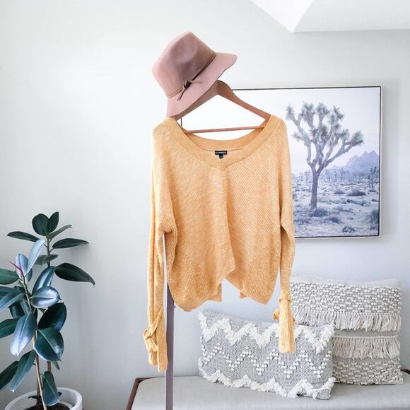 New Express Ultra slouchy Golden bell slv plunge V sweater casual cozy comfort L - Picture 1 of 4